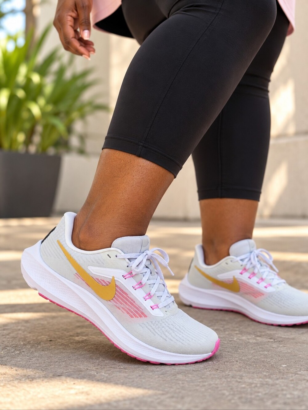 LIKE NEW - Nike Air Zoom Pegasus Women's White & Pink US 12